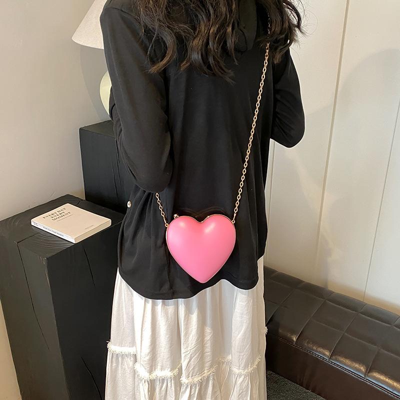 2025 New Summer Fashion Love Bag Heart Chain Messenger Bag Casual Simple Fashion Fashion Lipstick Bag Women