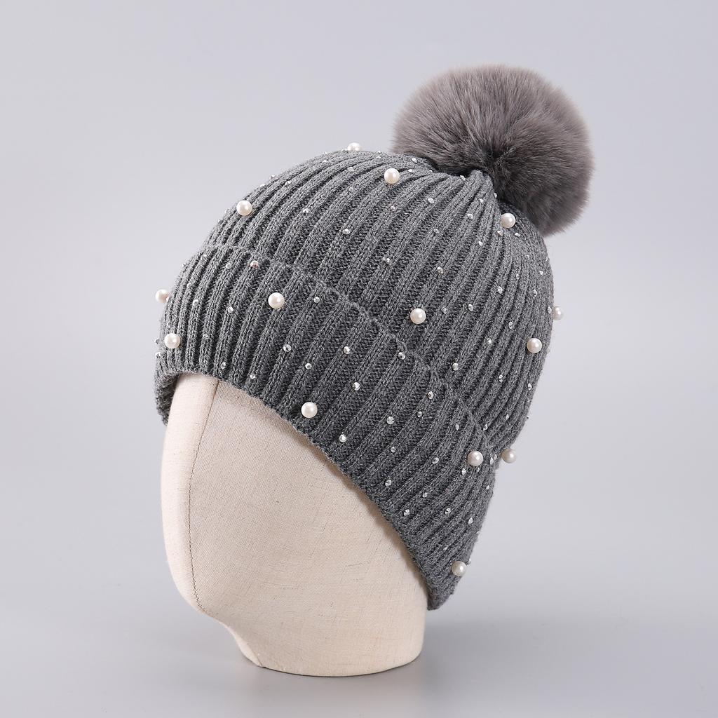 Specially for European and American winter knitted hats, fleece thickened thermal pullover hats, fashionable pearl belt diamond hats