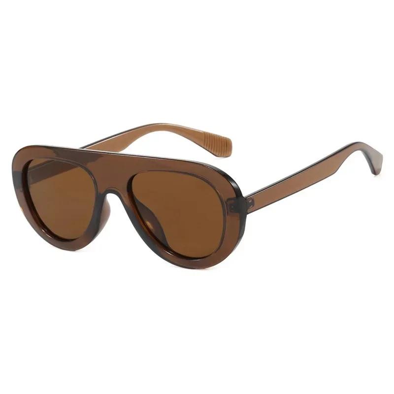 Nya Mode UV400 Solglasögon för Kvinnor Trendiga Street Shooting Utomhus Viktiga Glasögon Solskydd UV-Skydd