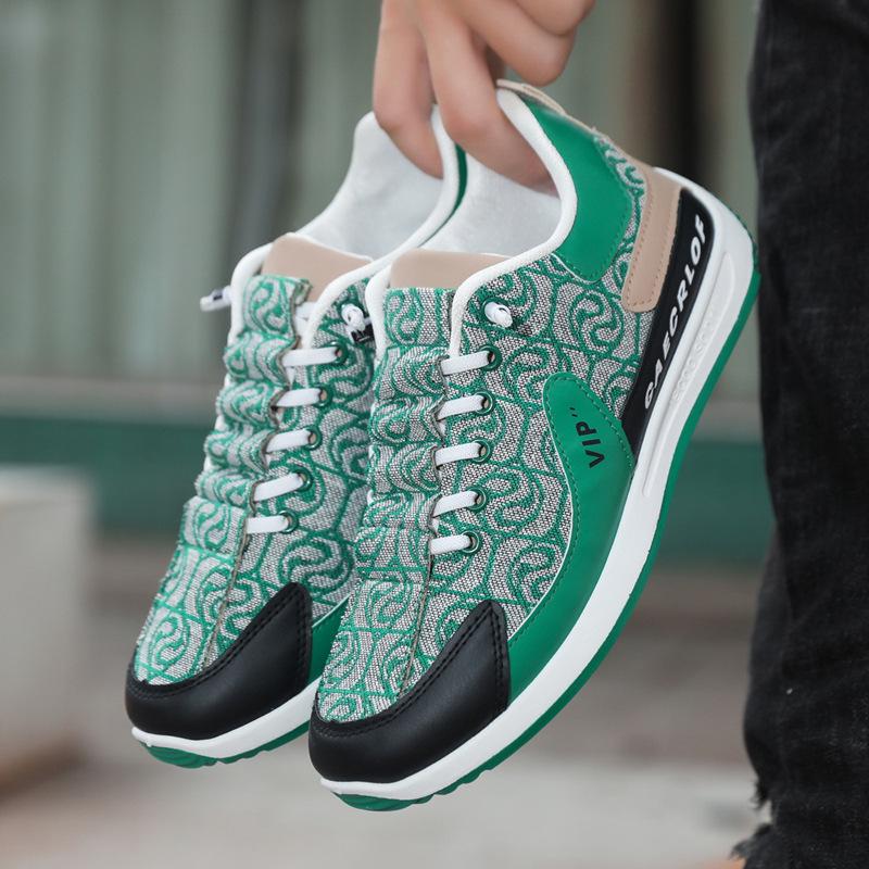 

Легкие мужские кроссовки с дышащей нескользящей подошвой — удобные, модные и износостойкие. 40 зелёный