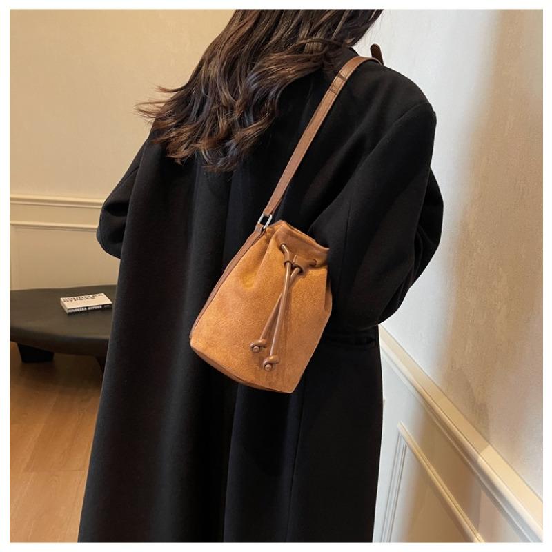 Retro Faux Suede Bucket Bag Classic Plush Drawstring Phone Bag Women's Vintage Plush Crossbody Small Bag