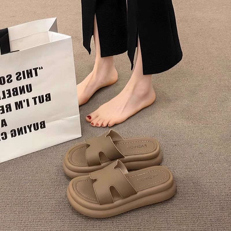 Thick-bottomed One-word Slippers for Women's Summer Wear 2025 New Models with Skirts French Casual Shit-stepping Seaside Beach Sandals