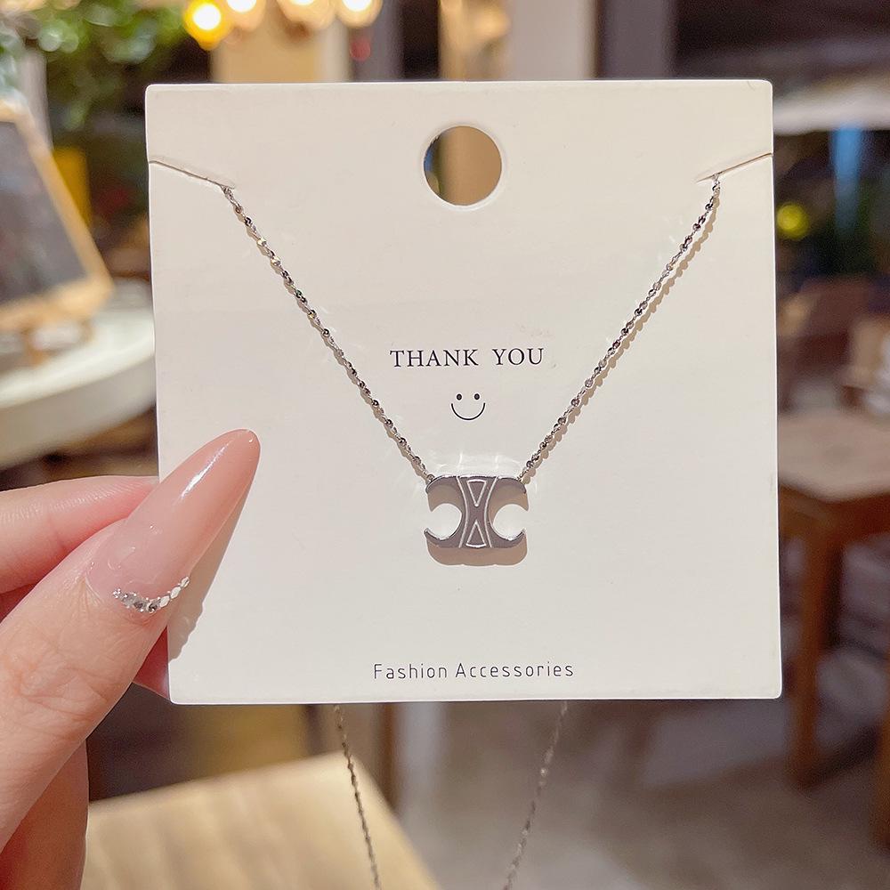 Korean 18K Gold Titanium Steel Women's Clavicle Necklace - Versatile, High-End, Non-Fading Temperament Choker.
