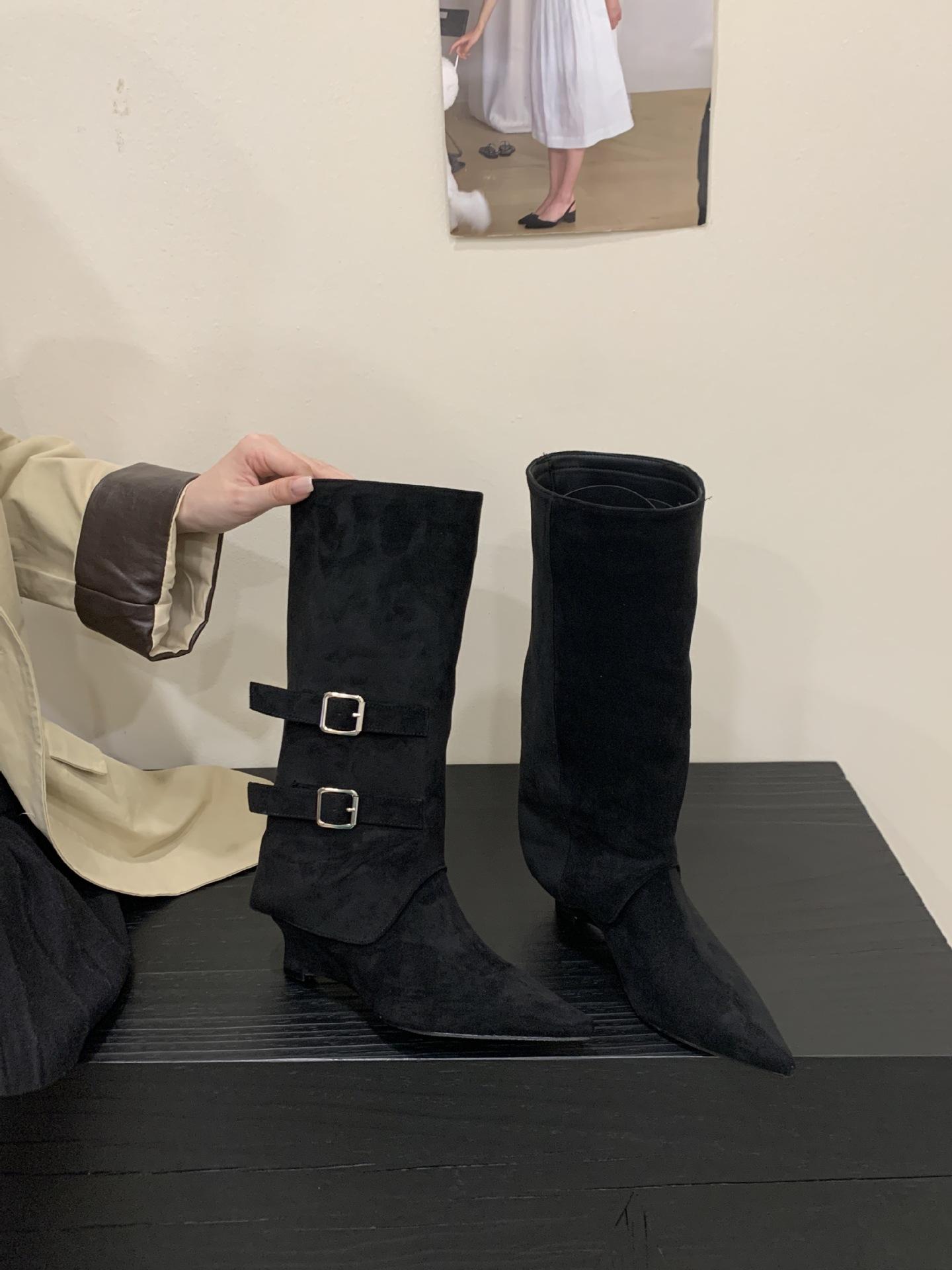 Niche design sense 2025 autumn and winter new retro Maillard pointed high boots women 35