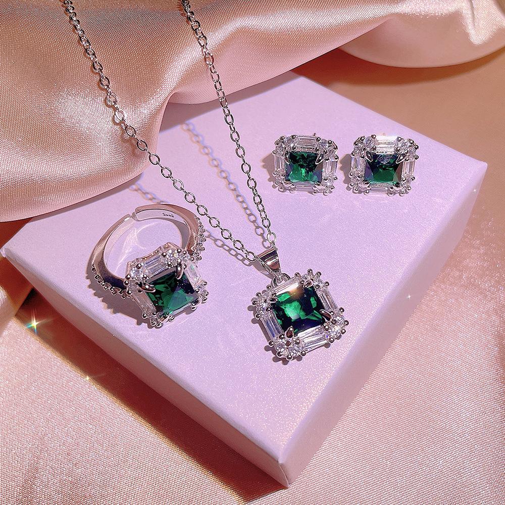 High Quality Emerald Square Set  Stamps Luxury Full Diamond Pendant Opening Ring Fashion Jewelry Party Wedding Gift