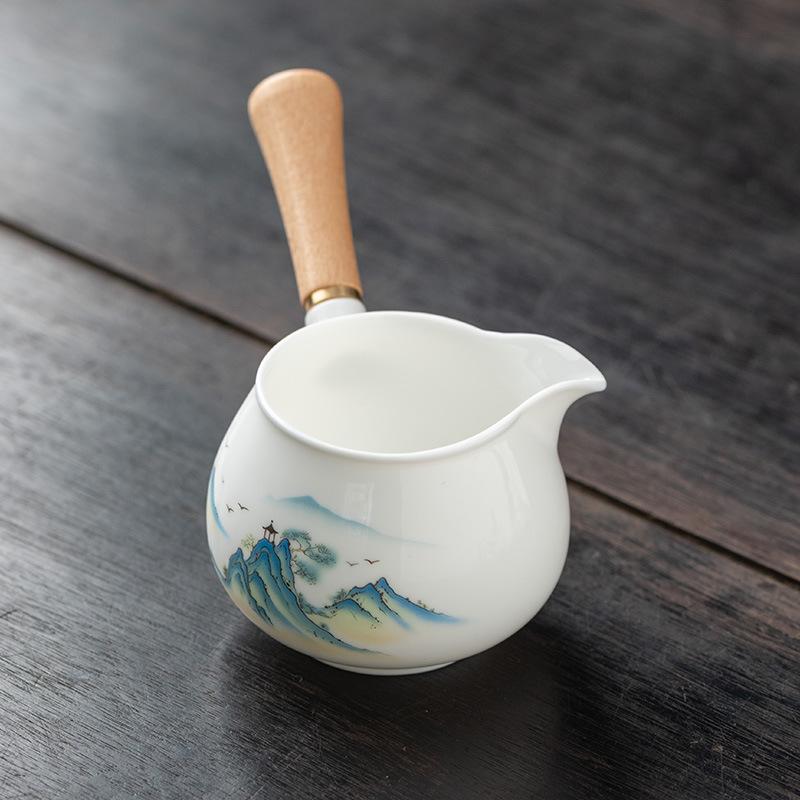 Tazza da fiera in porcellana bianca giada di sego manico laterale in legno massiccio tazza da fiera grande distributore di tè in ceramica dispositivo per versare il tè mare del tè