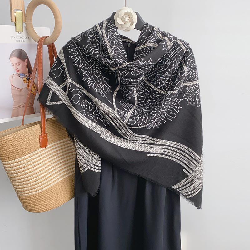 Retro niche beard removal large square scarf fashion style women's air-conditioned room shawl travel photography decorative scarf