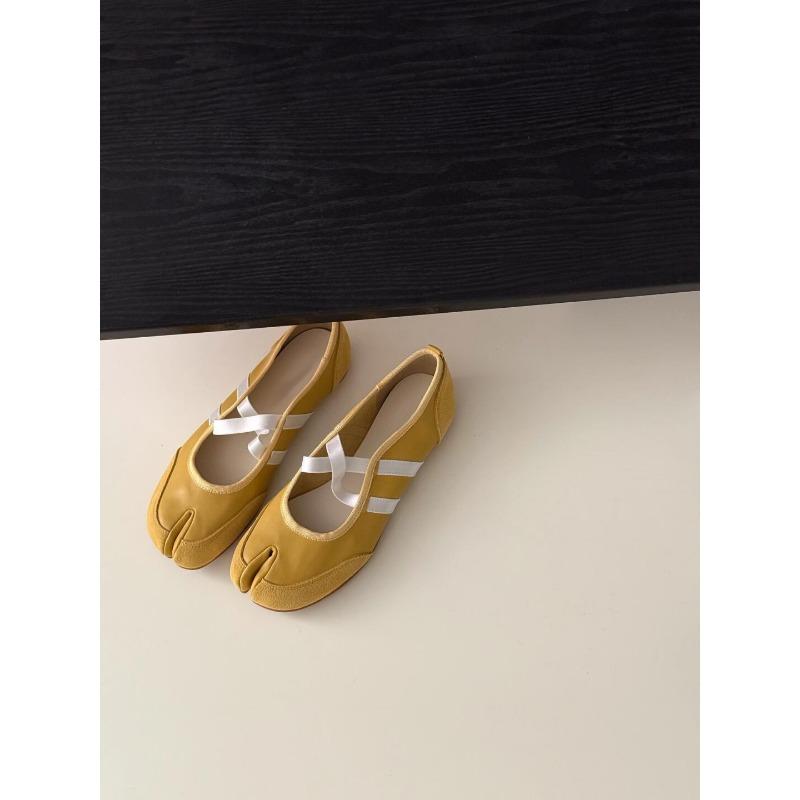 New Super Soft Leather Red Shoes Ballet Pig's Feet Split-toed Women's Shoes Mary Jane Shoes Women's Flats