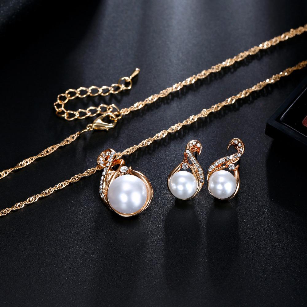 Geometric 8-Shaped Pearl Diamond Necklace and Earring Set for Bridal Weddings