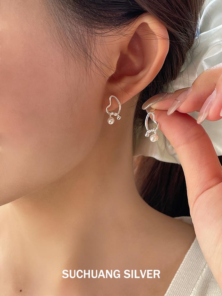 Su Chuang S925 Sterling Silver Irregular Heart Pearl Stud Earrings - Elegant High-End Ear Ornaments for Women