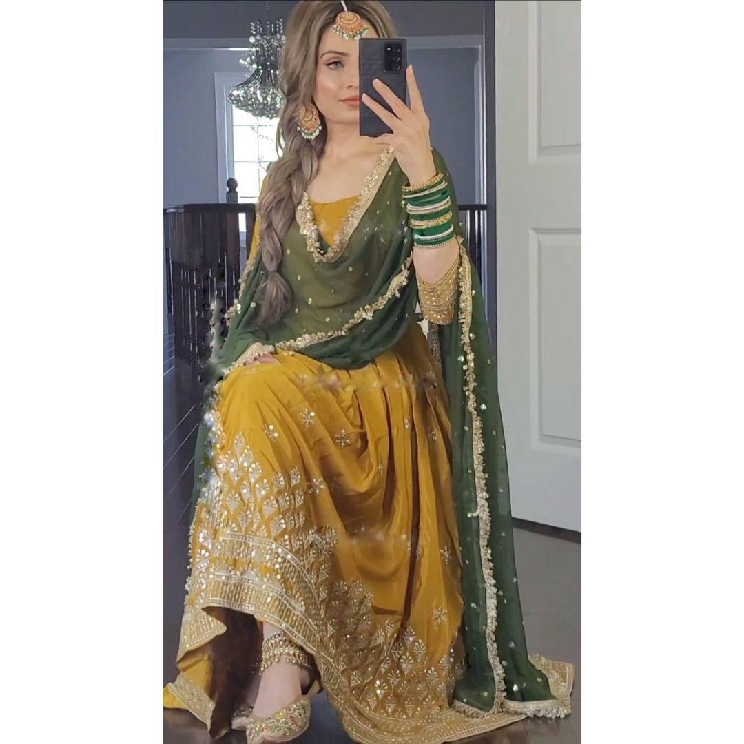 

Фирменное и разработанное платье высшего качества с дупаттой с высокой степенью связи.