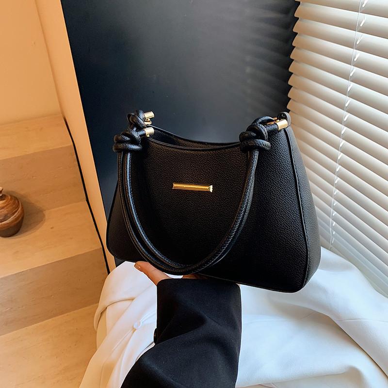 Elegant And Fashionable Crossbody Bag For Stylish Commuting In Versatile Colors