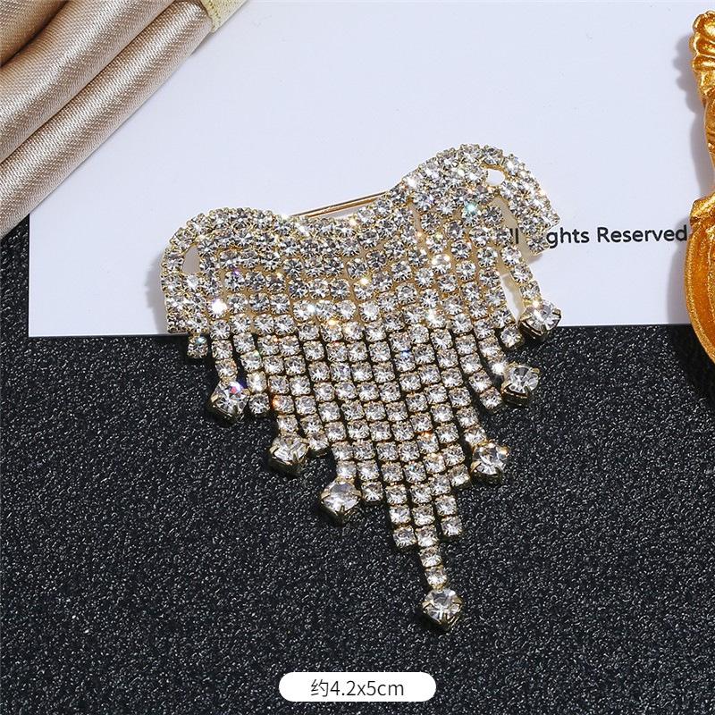 Europäische und koreanische Luxus-Persönlichkeit Flash Diamant Fransen Brosche Temperament vielseitig Perlen Corsage Reihe Diamant Anstecknadel Anzug Strickjacke Accessoires