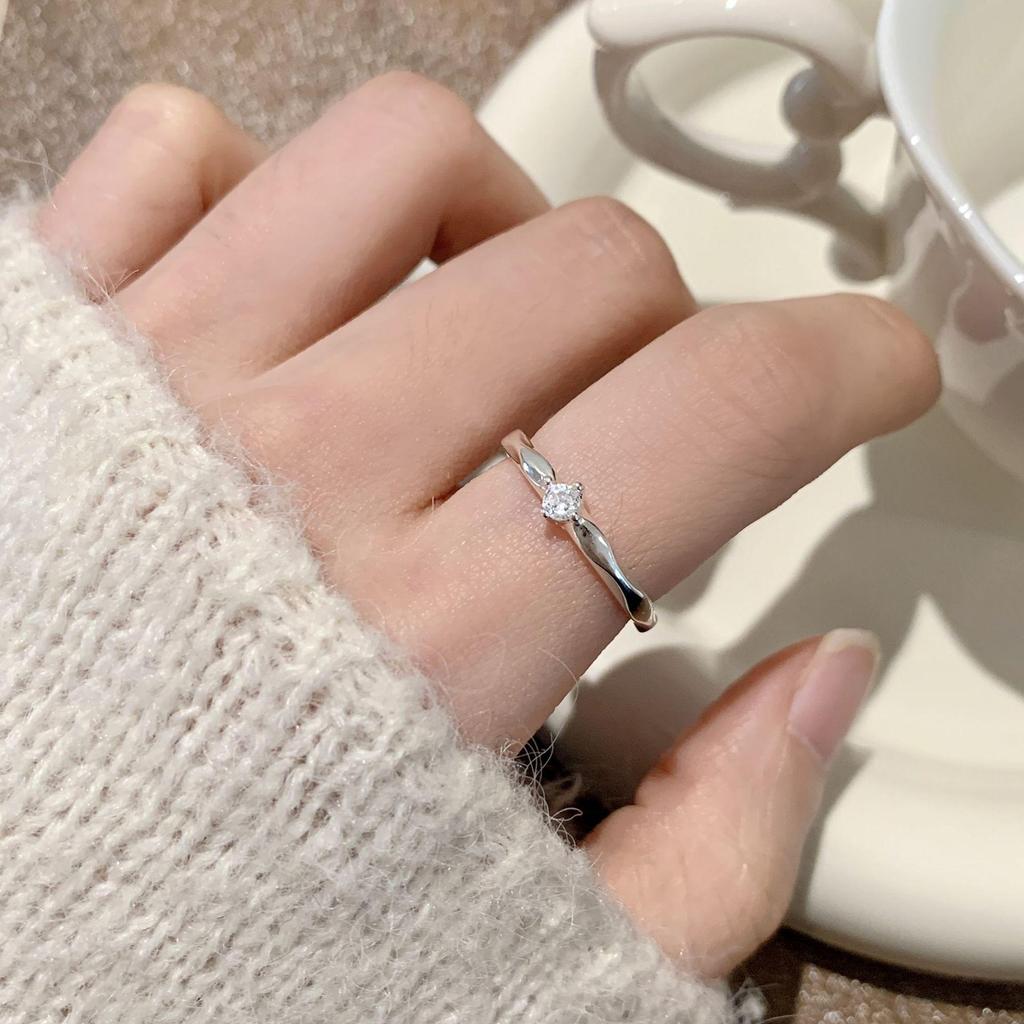 Delicate Butterfly Ring for Women: Open Design, Thin Band, Stackable, Ideal for Index Finger.