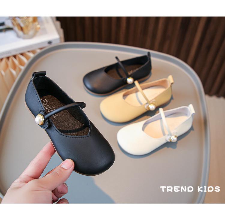 Kinder-Lederschuhe mit weicher Sohle - Britischer Stil, Frühling/Herbst, für Mädchen mit magischen Klettverschlüssen.