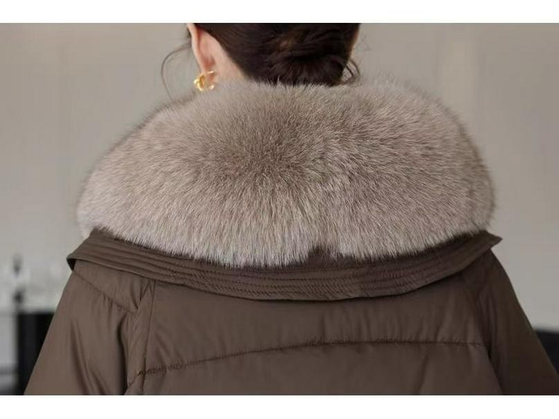 Women's Short Down Jacket: New Style Winter Cotton-Padded Coat with Large Fur Collar, High-End Design.