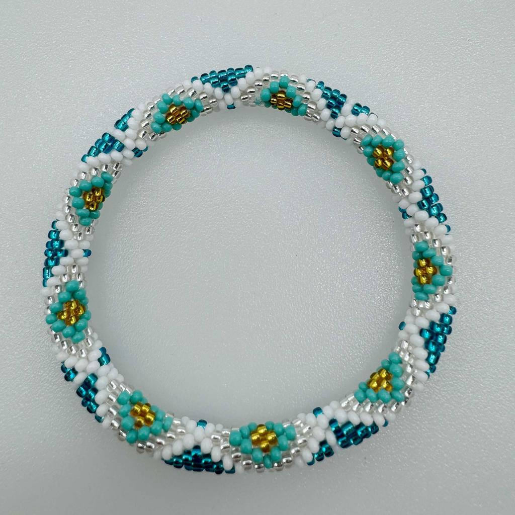 Pulsera minimalista de cuentas beige apilables, Joyería étnica nepalesa hecha a mano, Regalo para mujer para uso diario