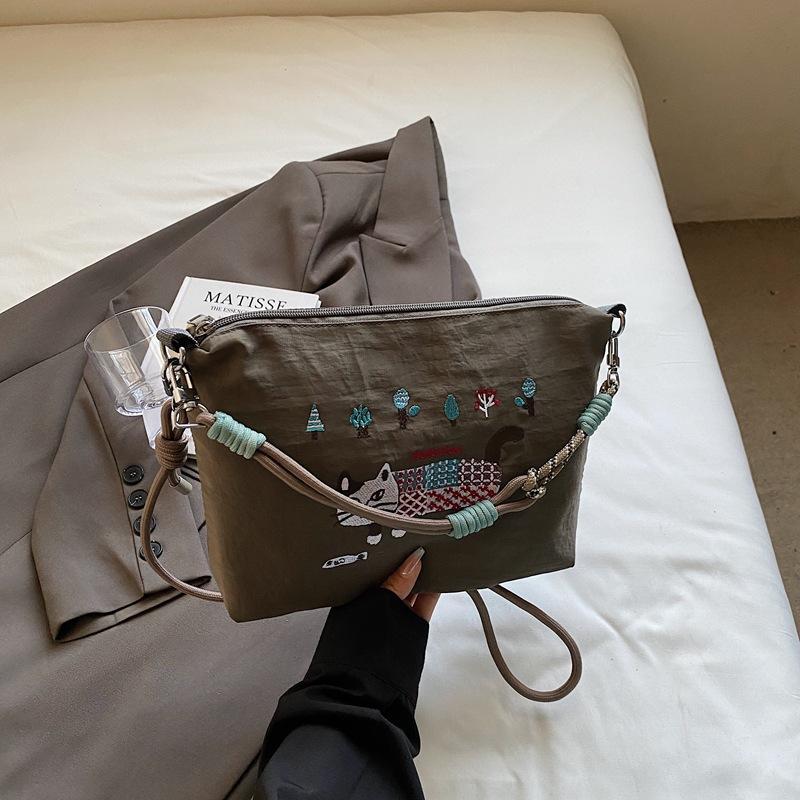 Heavy industry embroidery cat portable nylon bag women's leisure going out commuting messenger bag versatile shoulder bag