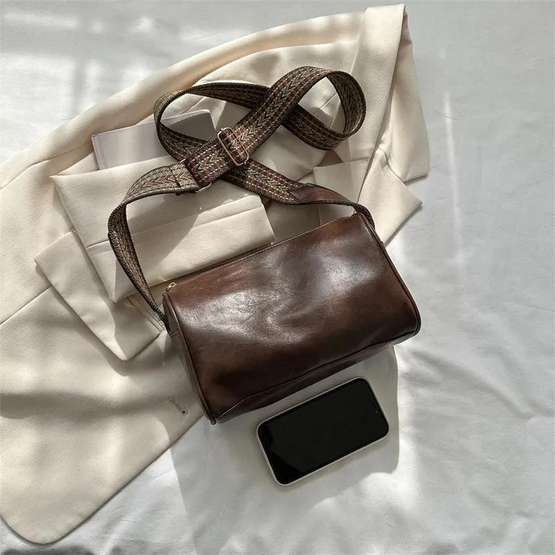 Vintage Shoulder Bag For Women Fashion Wide Strap Crossbody Bag Retro Pillow Messenger Handbag Ladies Tote