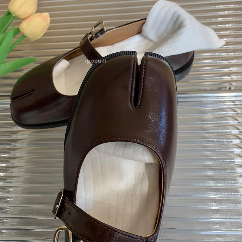 IPPEUM Tabi Mary Janes Shoes Women Buckle Plus Size 35-44 Burgundy Black pu Leather Split Toe Flats Tabis Loafers