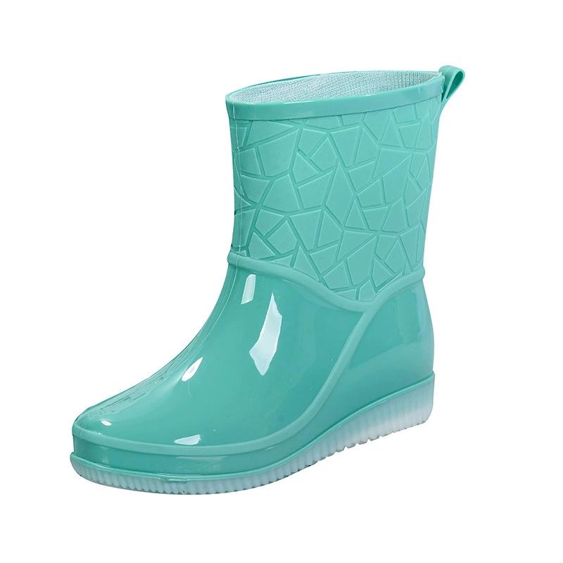 Jelly Anti Slip Thick Rain Boots for Women In Summer, Wearing Wear-resistant Rain Boots with Short Sleeves and Fashionable Waterproof Shoe Covers