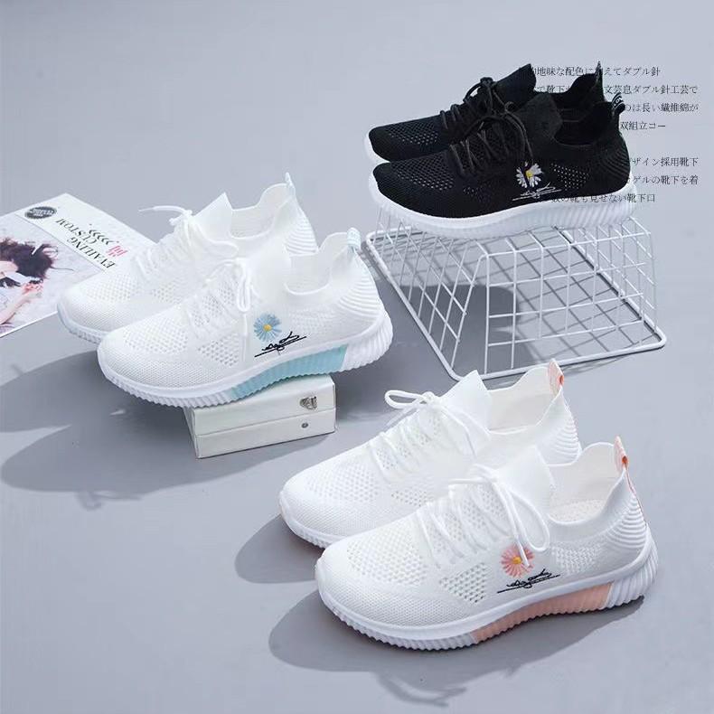 Fashion Summer Small White Shoes for Women's Casual Flying Knitted Shoes Comfortable Soft Sole Breathable Running Students' Shoes