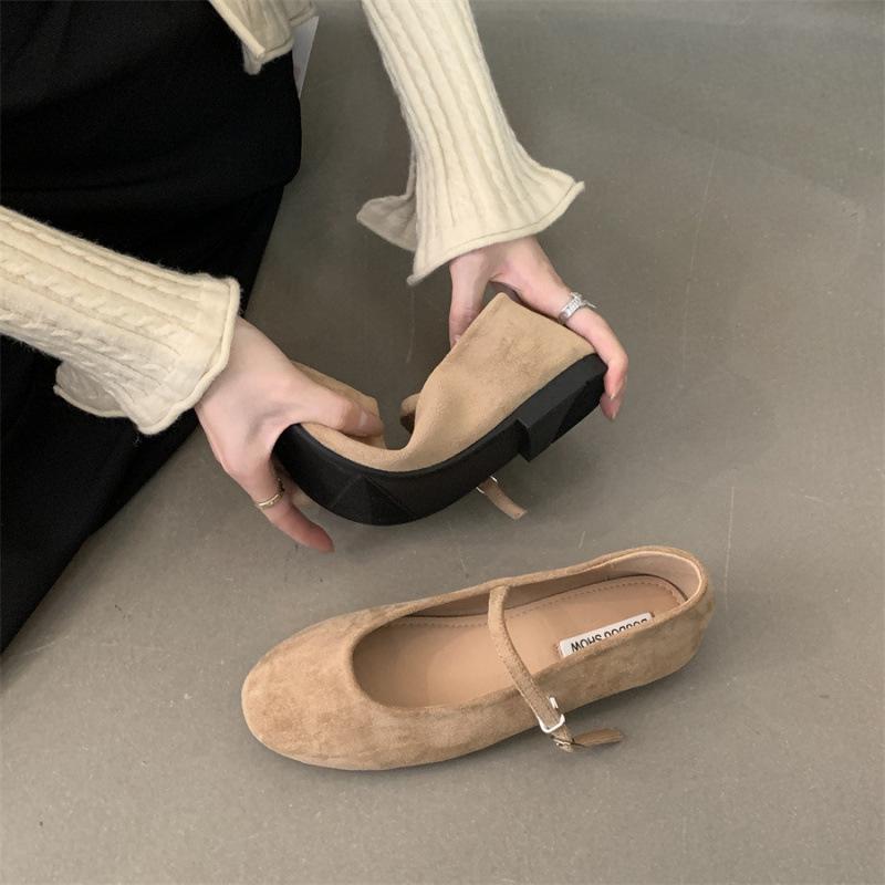 Retro Grandma Shoes Girl Autumn 2025 New Gentle Fairy Wind Round Head Shallow Mouth Soft Sole Mary Jane Shoes