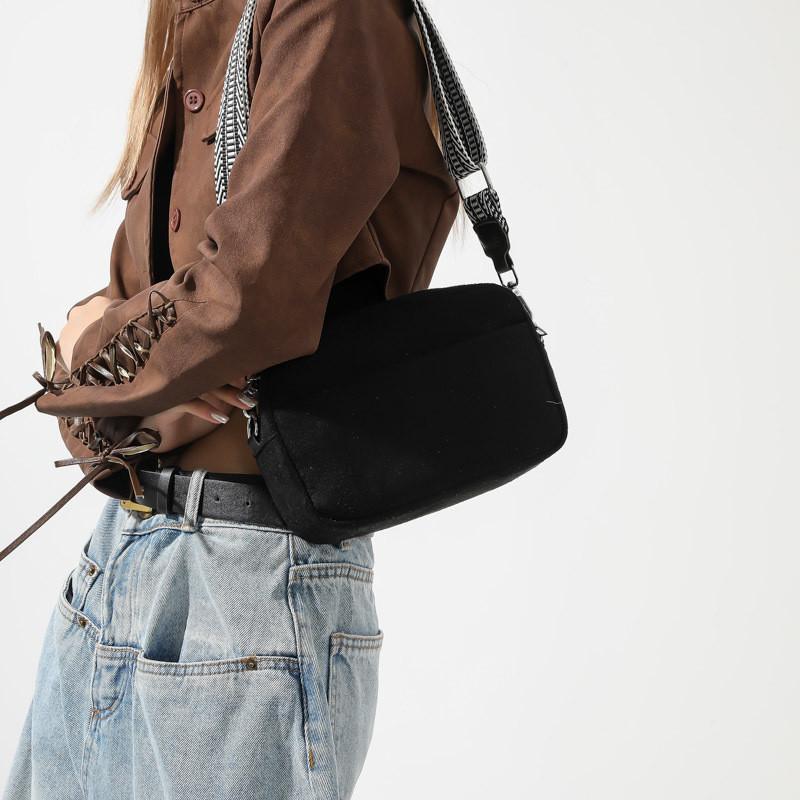 Sac d'épaule carré petit et élégant pour femmes Sac bandoulière mode pour le quotidien en différentes couleurs