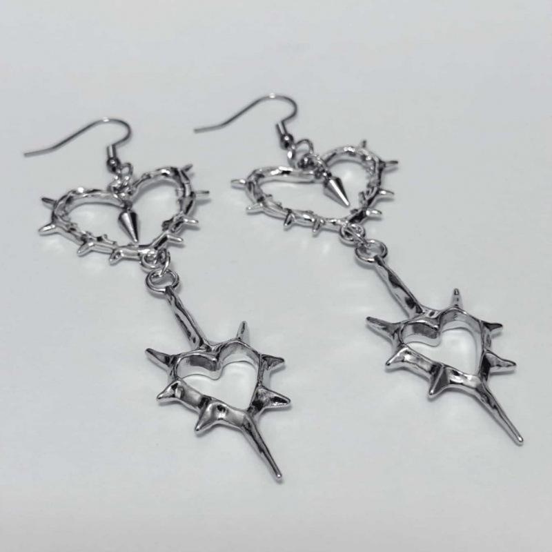 Hypoallergenic Y2K Heart & Thorn Dangle Earrings