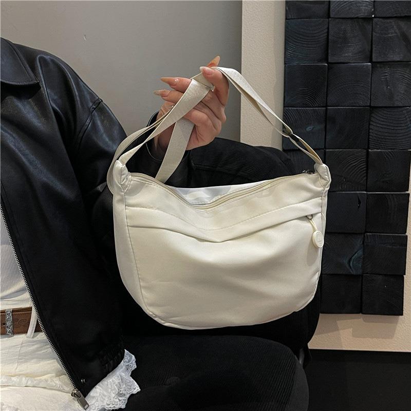 Dumpling female messenger bag mini canvas bag new bag one shoulder sports versatile walking backpack mobile phone bag