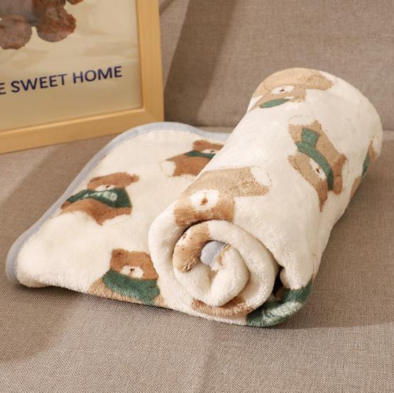 Coral Fleece Winter Blanket for Pets - Cozy Quilt for Dogs and Cats