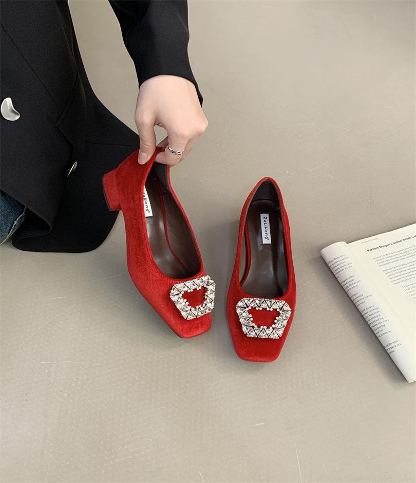 

Small leather shoes women s skirt flat shoes black autumn and winter French square head rhinestone single shoes small fragrant evening shoes 39 красный