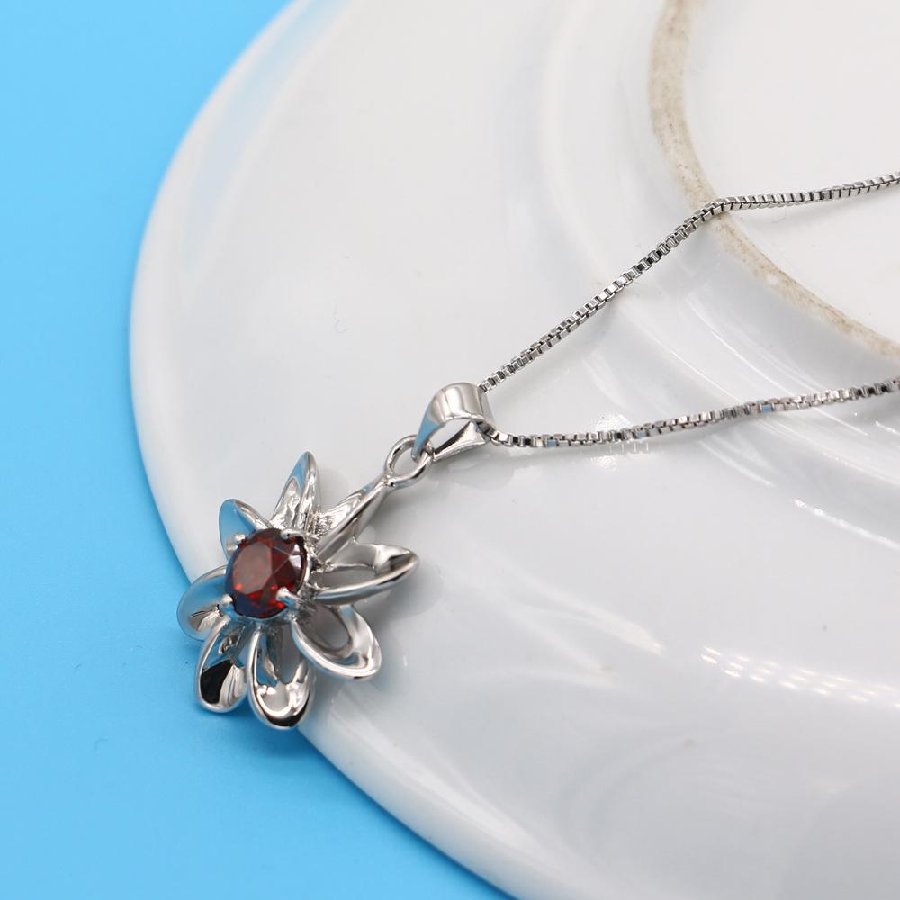 Platinum-Plated Flower Pendant Necklace Korean Women'S Classic Chain Collarbone Chain Jewelry Direct Sales