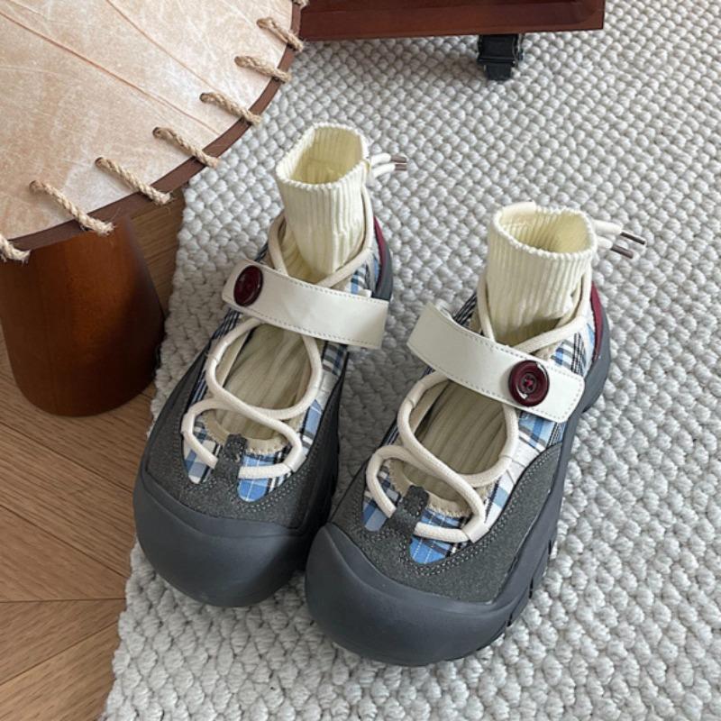 Women Thick Soled Sports Shoes High-end Student Flat Shoes Breathable Comfortable and Lightweight Mesh Surface