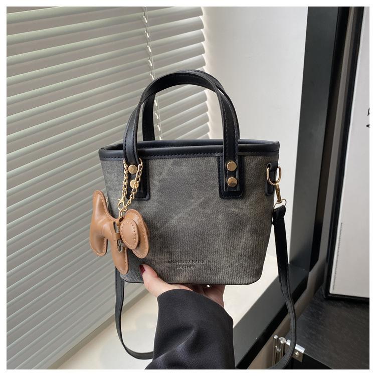 Handbag Women s 2025 New Small Fresh Shoulder Bag Crossbody Bag Fashion Niche Bucket Texture Casual Women s Bag Without pendant