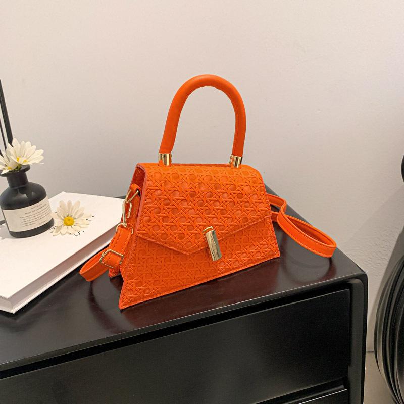 

Текстура, модна жіноча сумка з нішевим дизайном для ручного носіння, нова літня сумка 2024 року, закордонний стиль, ретро, ​​проста сумка через плече помаранчевий