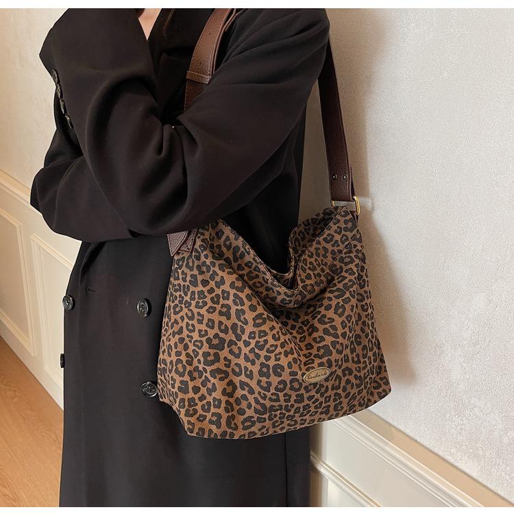 Autumn and Winter Fashion Leopard Print Tote Bag, Female Students Commute To Class, Large-capacity Messenger Bag
