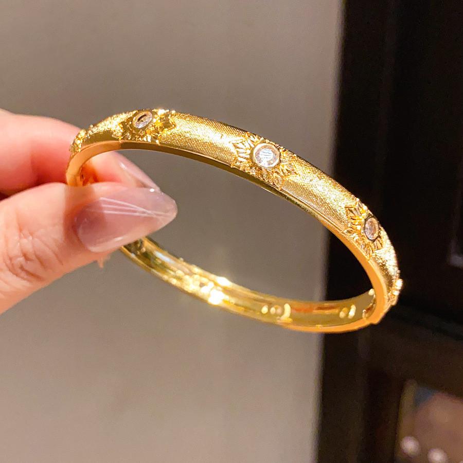 Copper Flower Bracelet With Plated Zirconia For Vintage Elegant Hand Jewelry