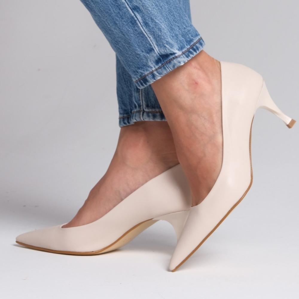 

Женская мода Twist Heel Десять женских туфель на каблуке Stiletto