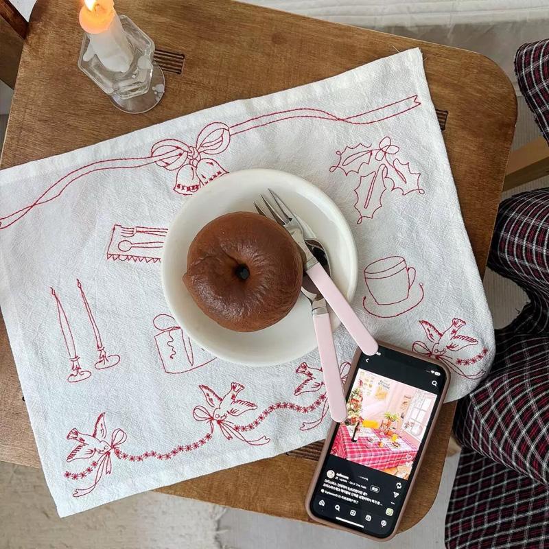 1Pc Cotton Christmas Cover Cloth Photography Props Christmas Pattern Decorative Cloth Embroidery Meal Mat Background Cloth