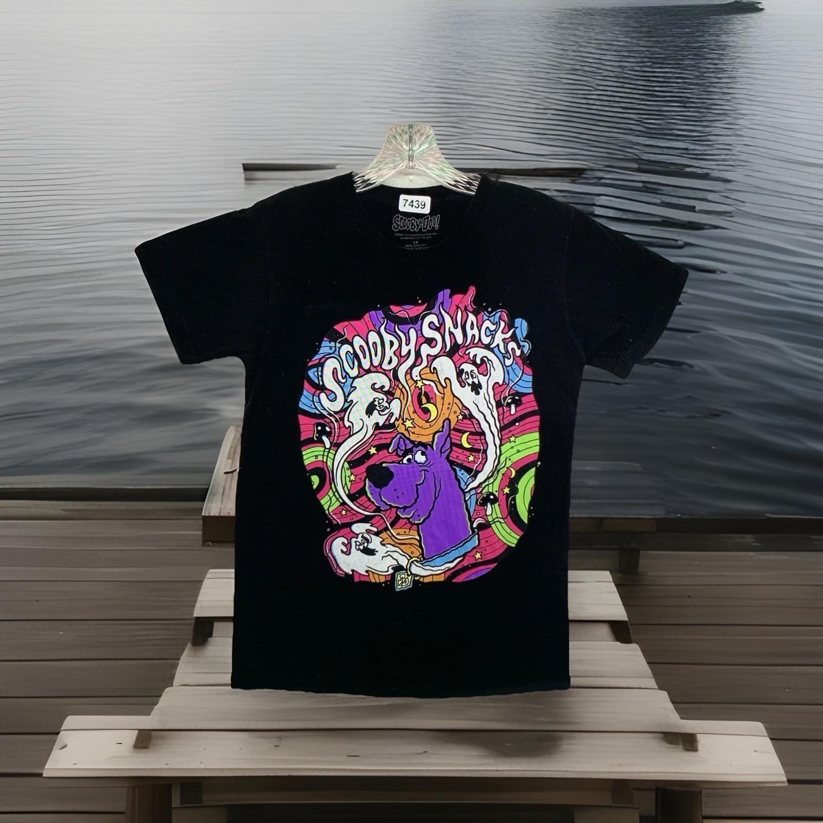 Scooby Doo Scooby Snacks T-shirt Tee Adult Size Small Colorful Front Graphic S