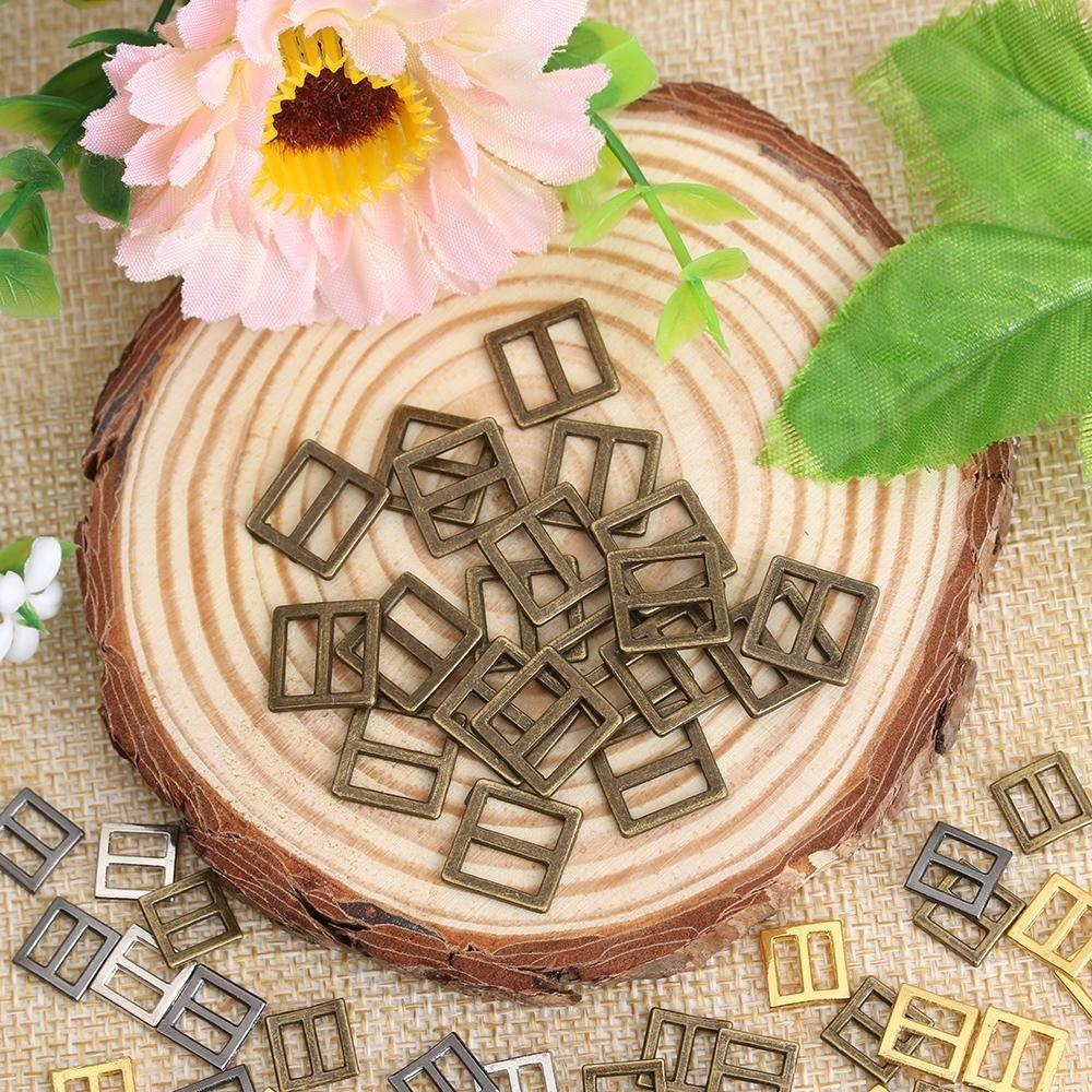 Mini ultra-malé plyšové hračky Tri-kluzná přezka Tašky pro panenky Příslušenství Knoflíky na opasek Přezky pro panenky