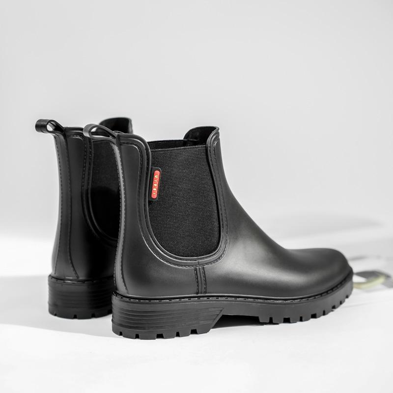 Women's short tube anti slip rain shoes, lightweight waterproof water shoes, fashionable rain boots, PVC one-time moldin