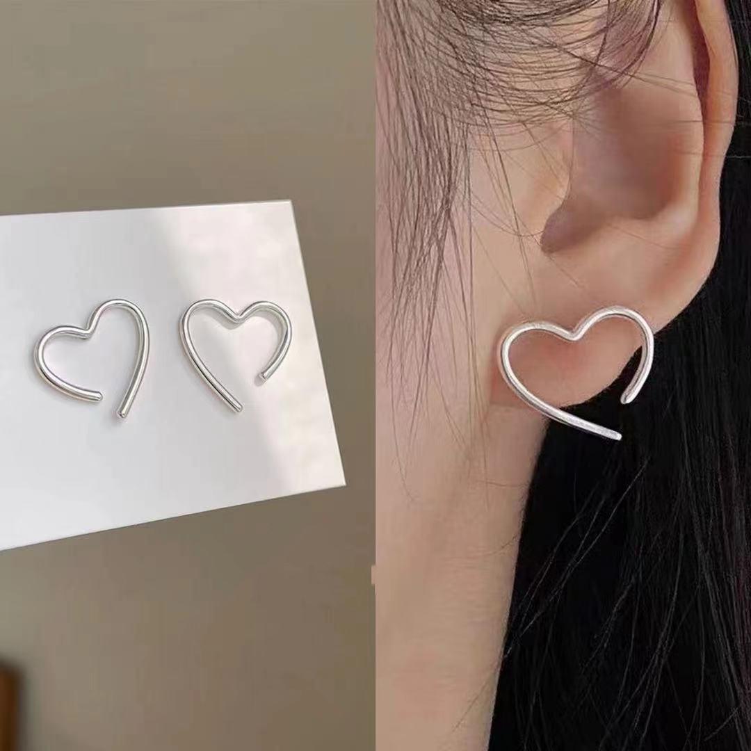 

Korean Fashion Vintage Silver Color Heart Hoop Earrings for Women Egirl Trendy Grunge Aesthetic Jewelry Emo Y2K Accessories