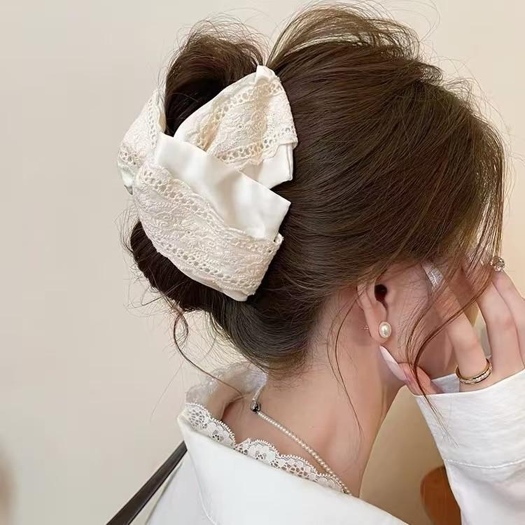 French Velvet Color-Block Triangle Hair Claw - High-End Autumn/Winter Updo Clip