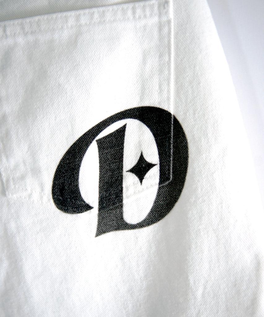 Damiswi Back Pocket D-Logo Bermuda Shorts_Ivory