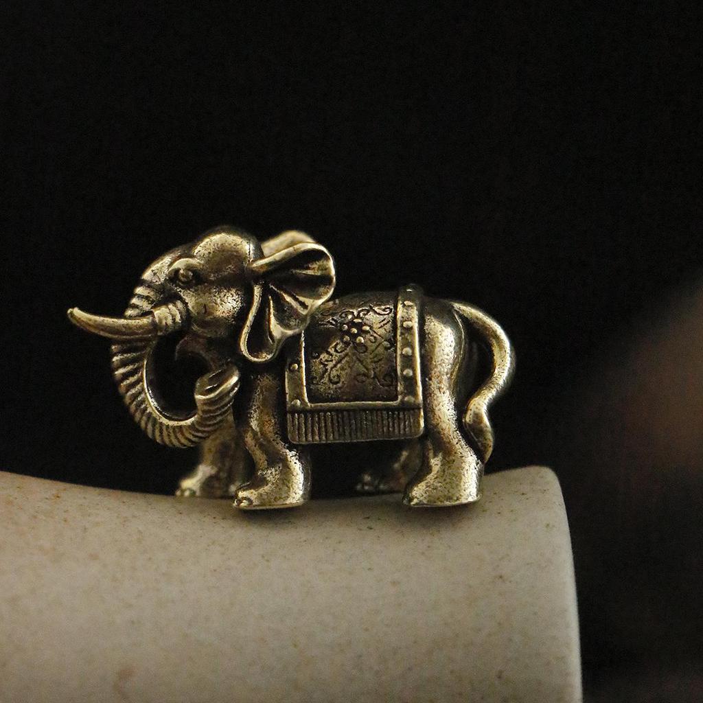 Retro Brass Lucky Elephant Figurine - Copper Artisan Craft for Office Decor