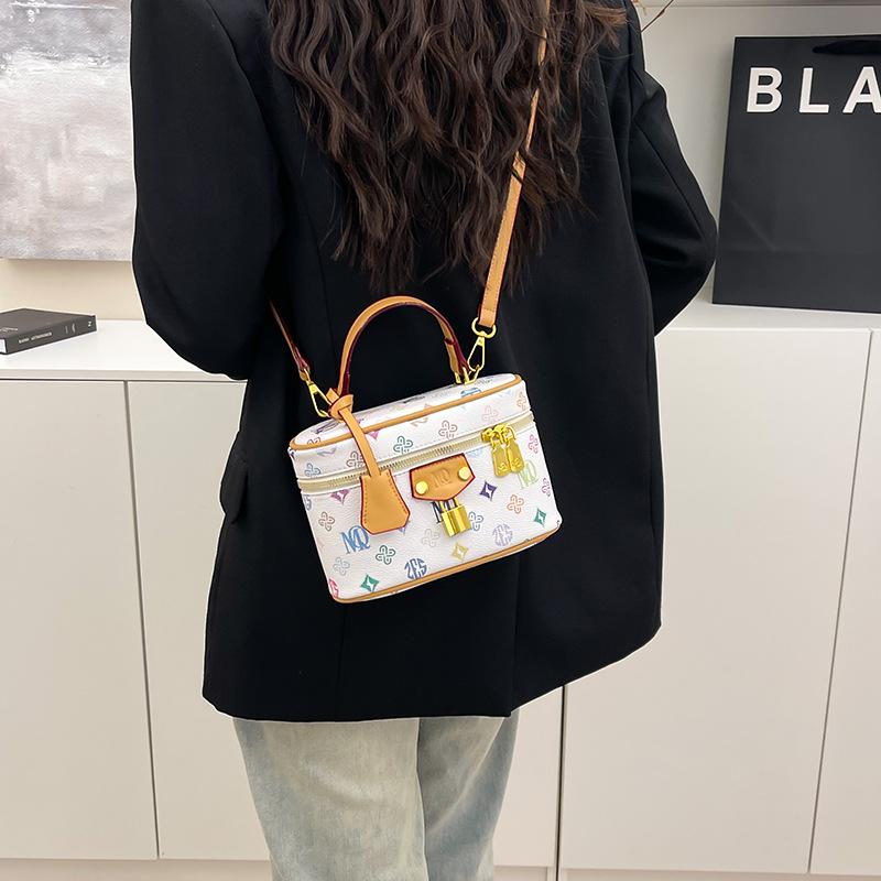Borsa a tracolla portatile con catena da donna, nuova, estiva, design di alta gamma, borsa piccola, borsa a tracolla versatile