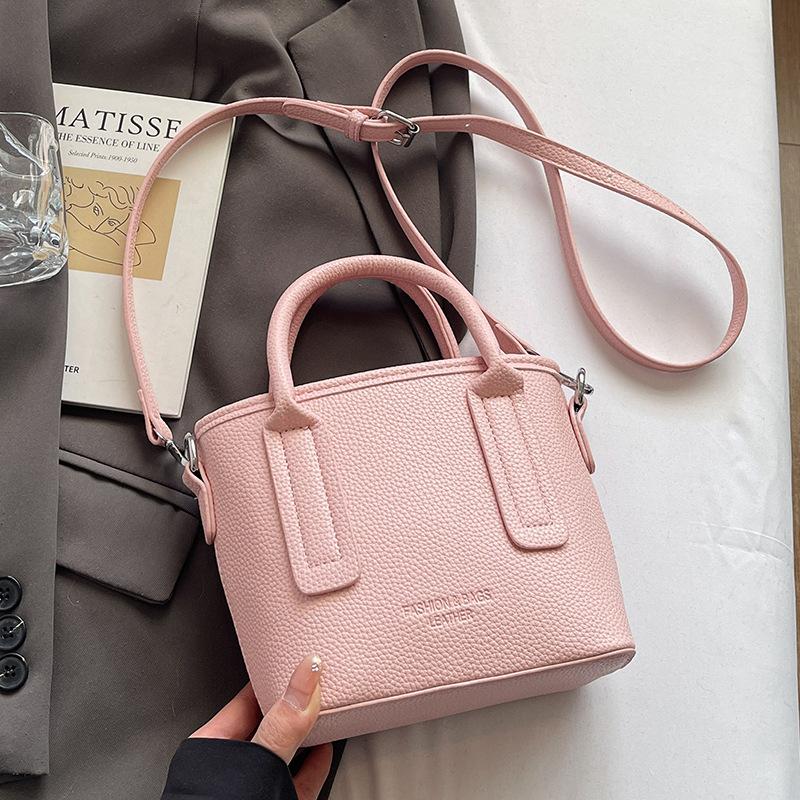 Spring and summer popular solid color simple high quality lychee pattern portable bucket bag women's fashion versatile commuter messenger bag