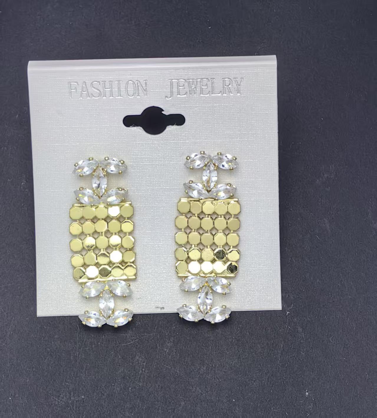 Европейская и американская мода Серьги-буквы с цирконами: Женские шикарные, элегантные, супер-блестящие серьги-гвоздики с пайетками